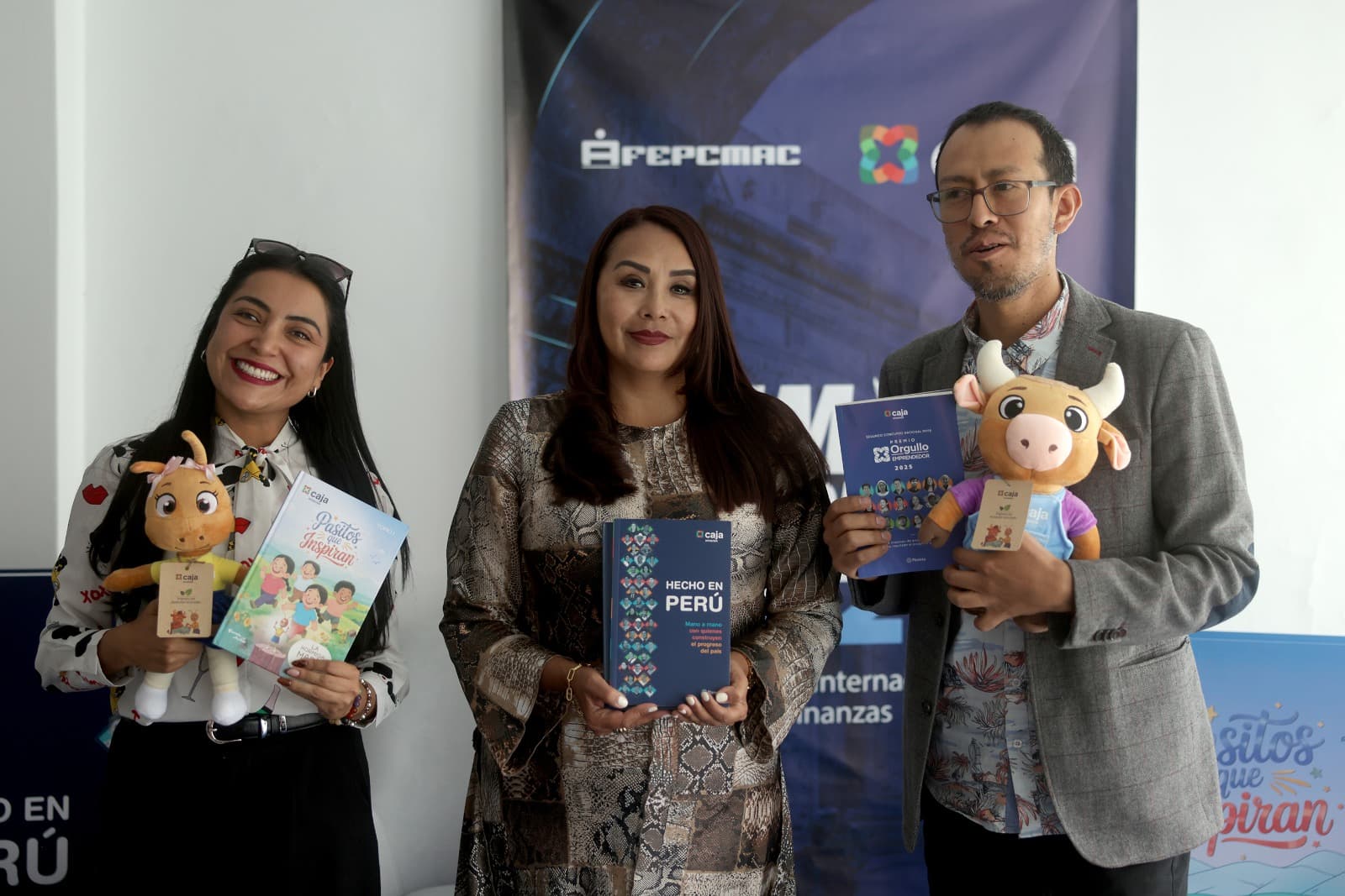 Caja Arequipa presenta libros sobre emprendimiento y educación financiera en el SIM 2026