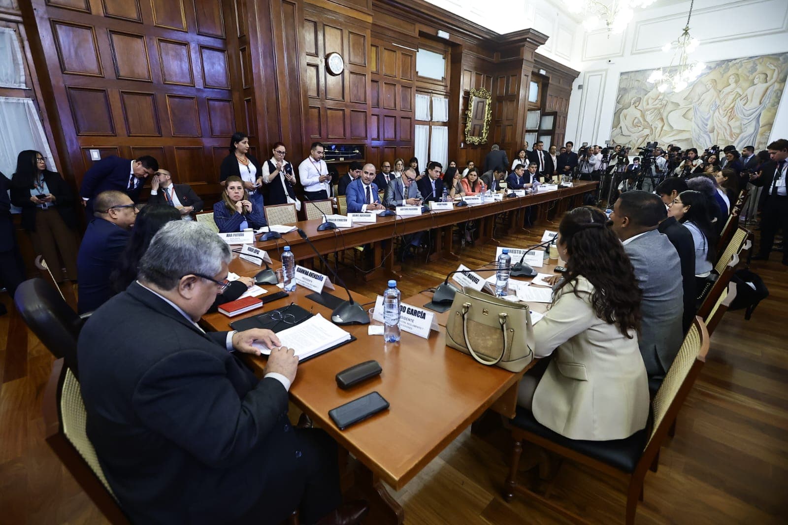 Diputados limitan facultades del Ejecutivo a seguridad y El Niño